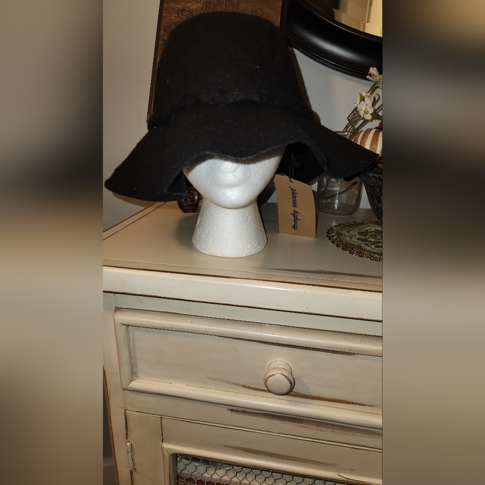 New Princess Highway black felt wide brim Bucket Hat Sun hat, Polyester. NWT